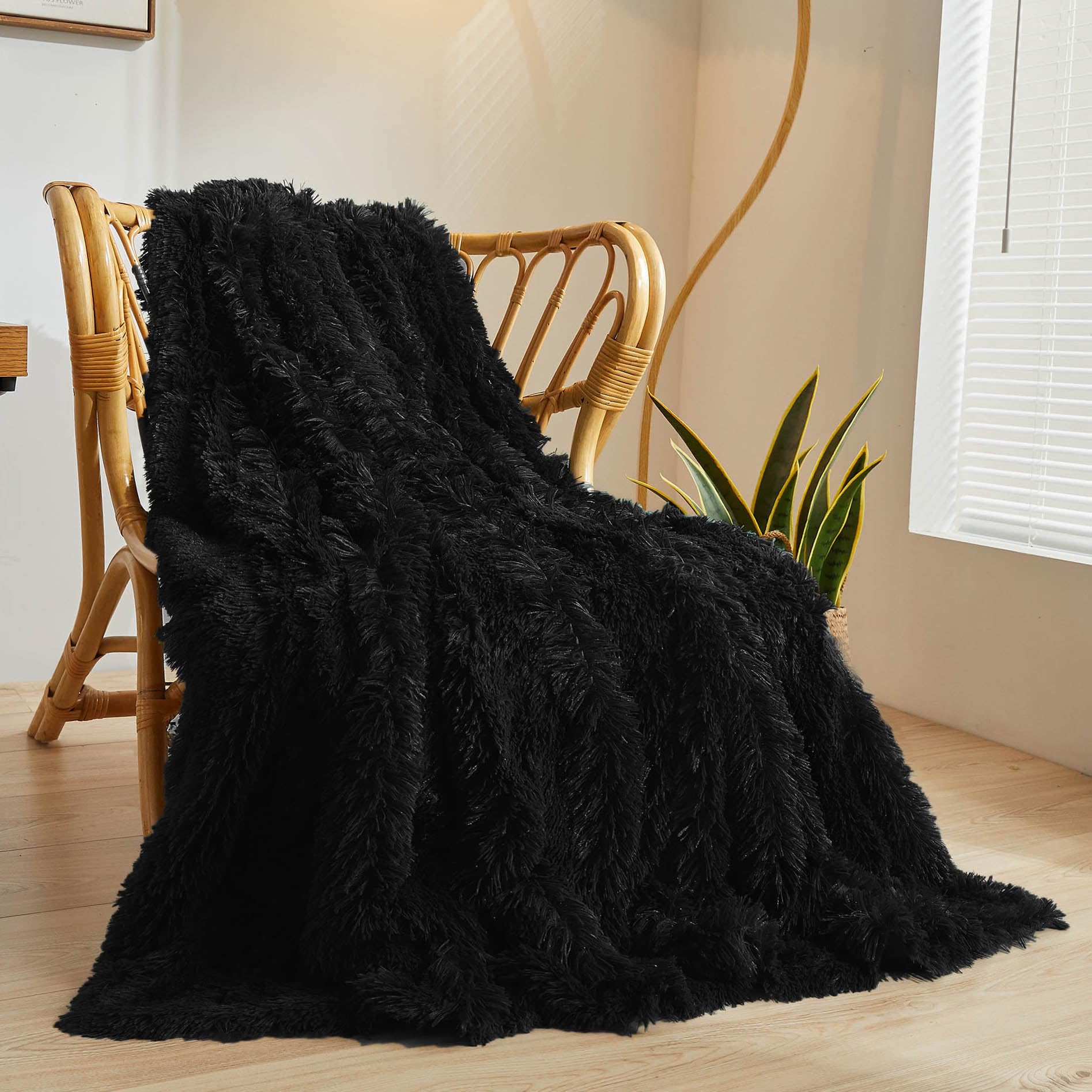 XeGe Luxury Faux Fur Throw Blanket, Black Soft 50x60 Fluffy